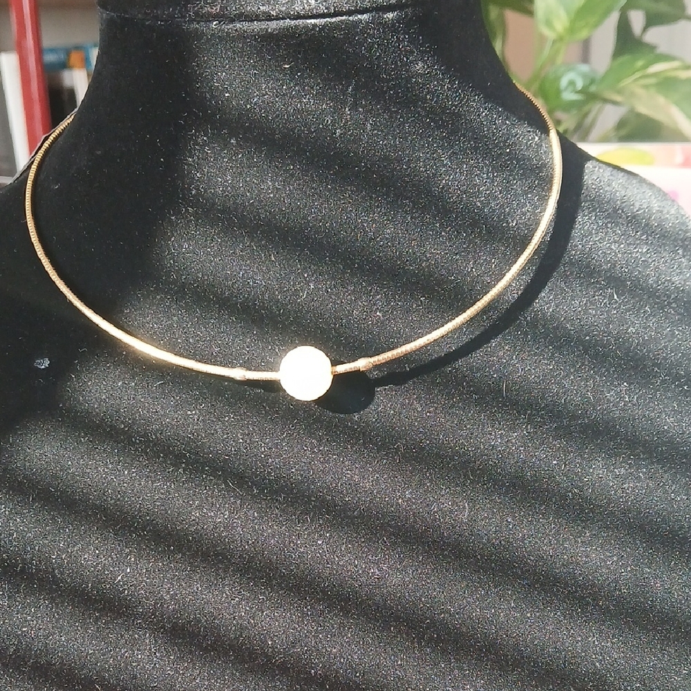 Elegant Gold Choker Necklace